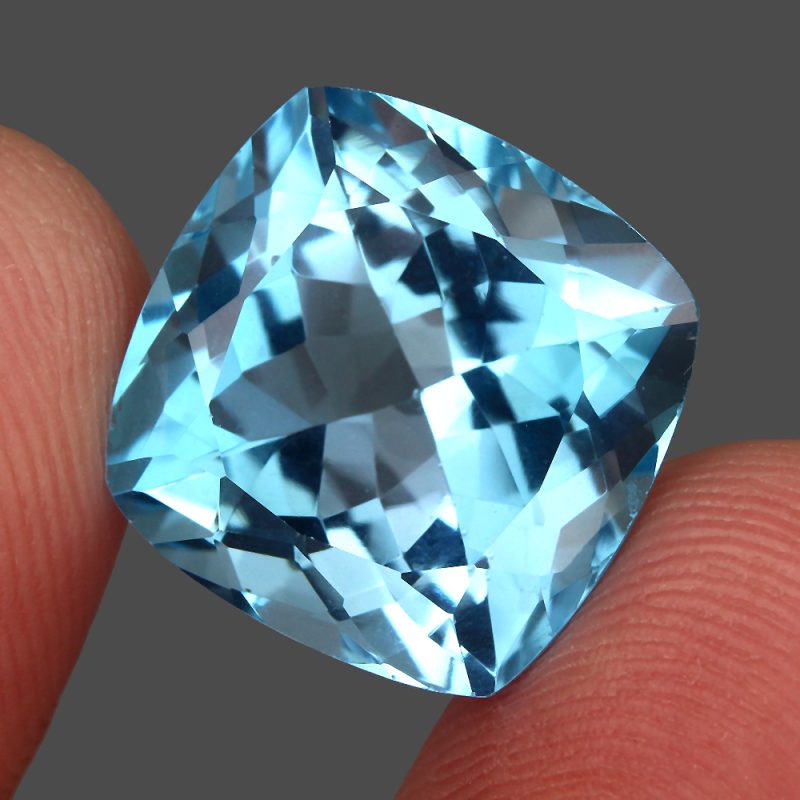 Φυσικό sky blue Τοπάζι σε cushion cut κοπή με Vvs καθαρότητα στα 20,67 ct απο την Βραζιλία.