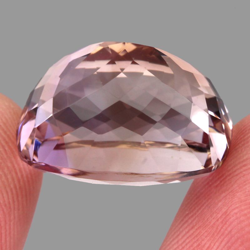 Φυσική Αμετρίνη σε antique cushion cut κοπή και If καθαρότητα στα 28,33 ct από την Βολιβία.